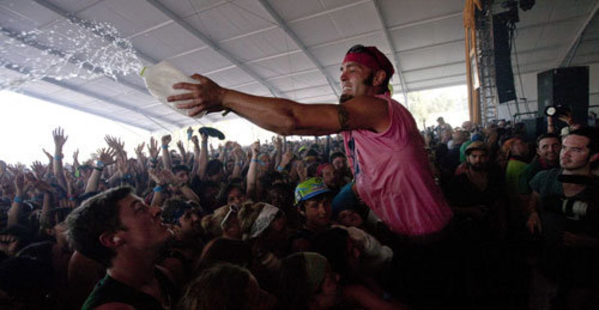 Music fans flock to Bonnaroo 2011