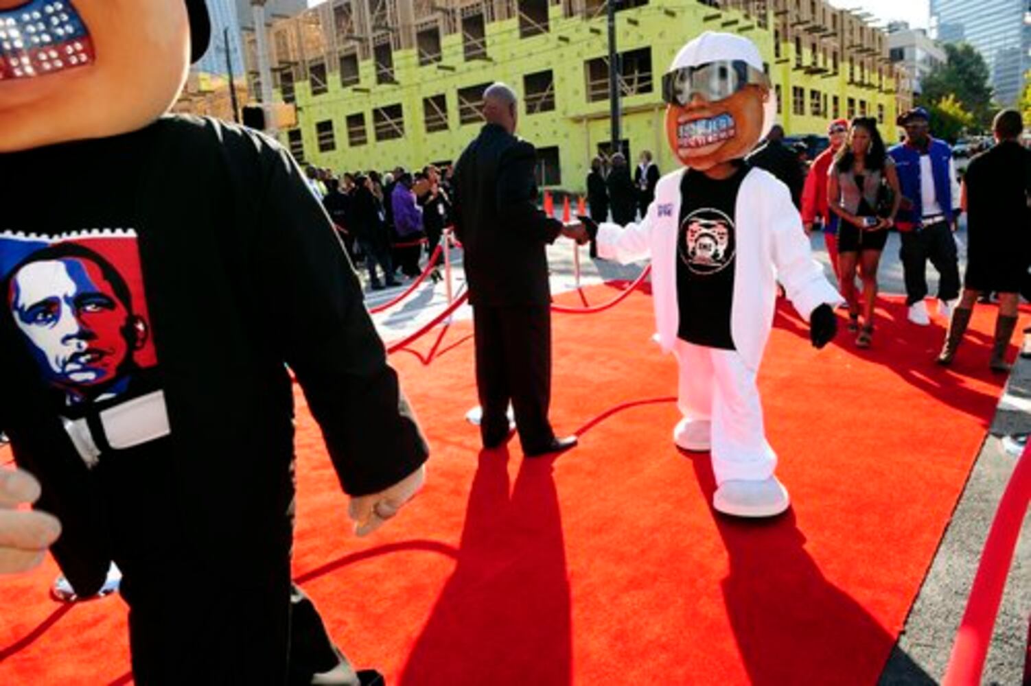 Stars shine on BET Awards red carpet
