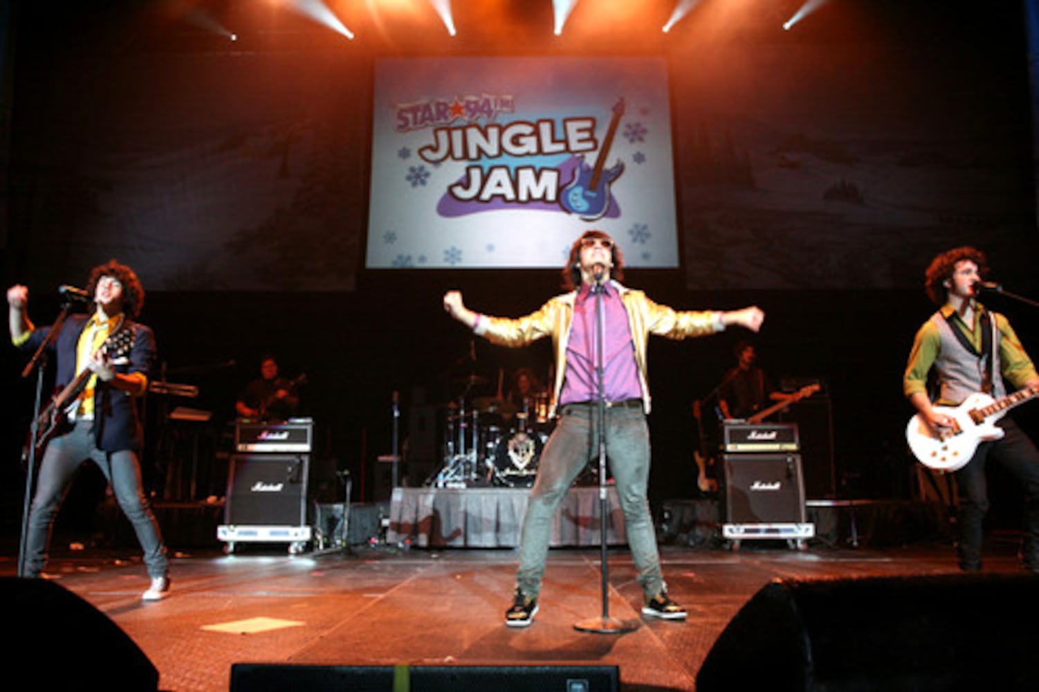 Avril Lavigne, the Jonas Brothers sell out Star 94 Jingle Jam