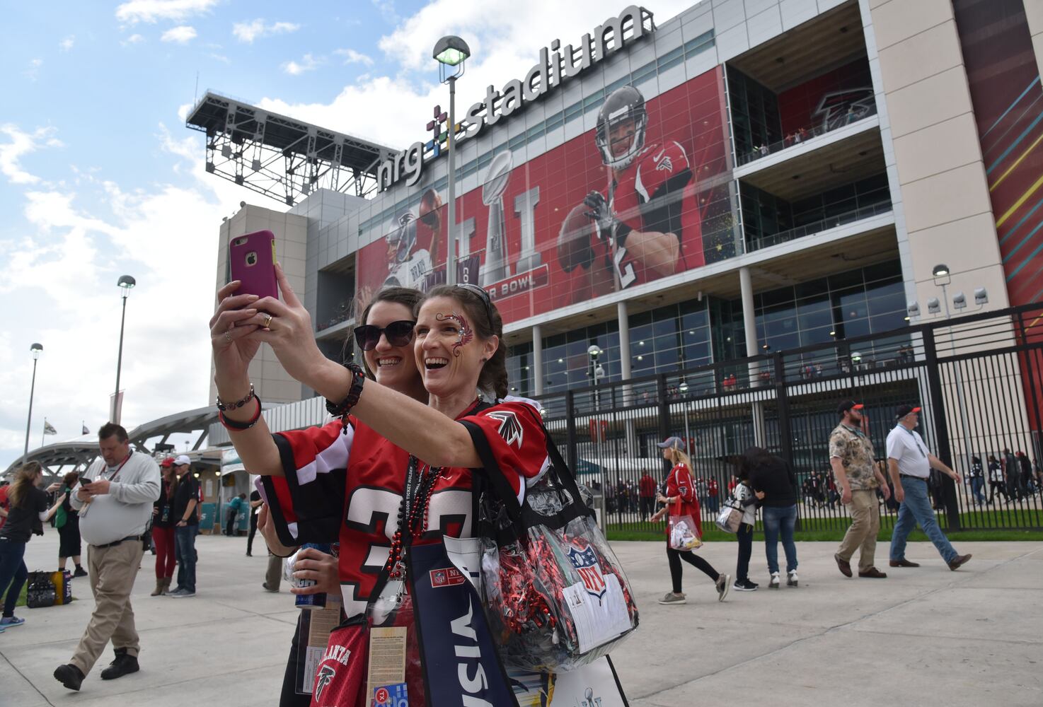 Falcons fans party in Houston on Super Bowl Sunday