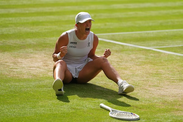 Iga Swiatek of Poland celebrates winning the women's singles final match against Amanda Anisimova of the U.S. at the Wimbledon Tennis Championships in London, Saturday, July 12, 2025.(AP Photo/Kirsty Wigglesworth)