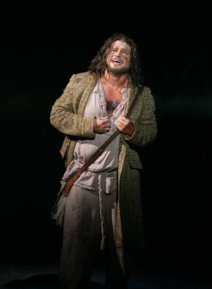 Former Bulldog leads 'Les Miserables' at Fox Theatre