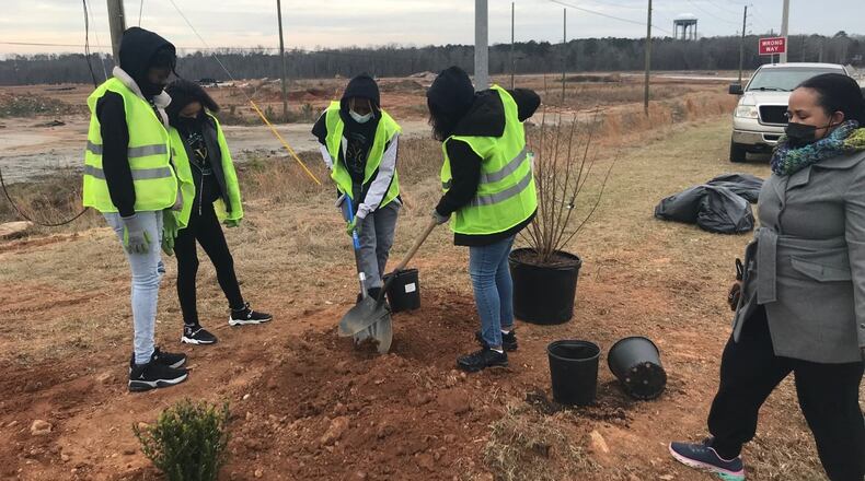 Stockbridge residents take part in community service project.