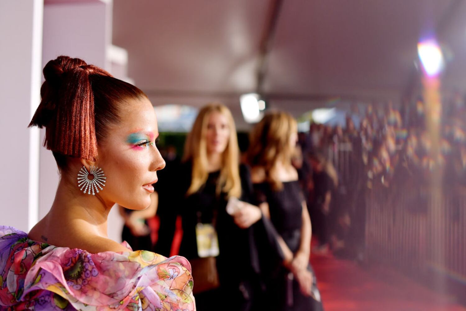 Photos: Taylor Swift stuns at 2019 American Music Awards red carpet
