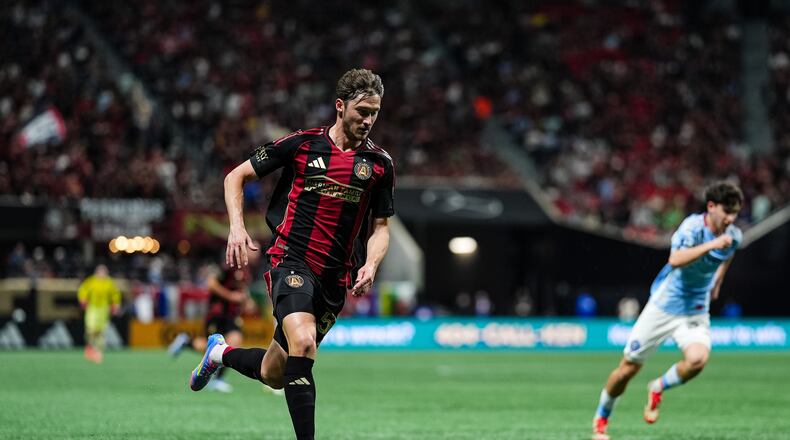 Atlanta United midfielder Alexey Miranchuk #59 dribbles during the match against the New York City FC at Mercedes-Benz Stadium in Atlanta, GA on Saturday March 29, 2025. (Photo by Mitch Martin/Atlanta United)