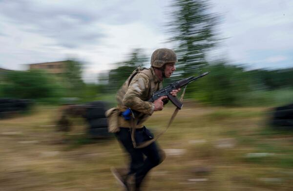 Ukrainian military recruits train at the polygon in the Kyiv region, Ukraine, Wednesday, July 16, 2025. (AP Photo/Evgeniy Maloletka)