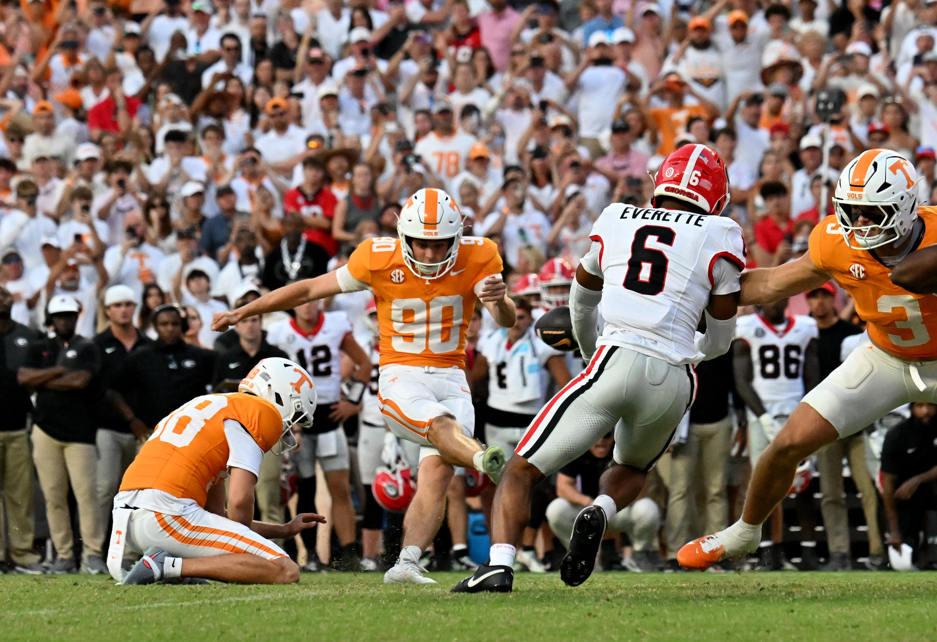 Tennessee kicker Max Gilbert (center) fails on a field-goal attempt at the end of the fourth quarter against Georgia at Neyland Stadium on Saturday, Sept. 13, 2025, in Knoxville, Tenn. Georgia won 44-41 in overtime. (Hyosub Shin/AJC)