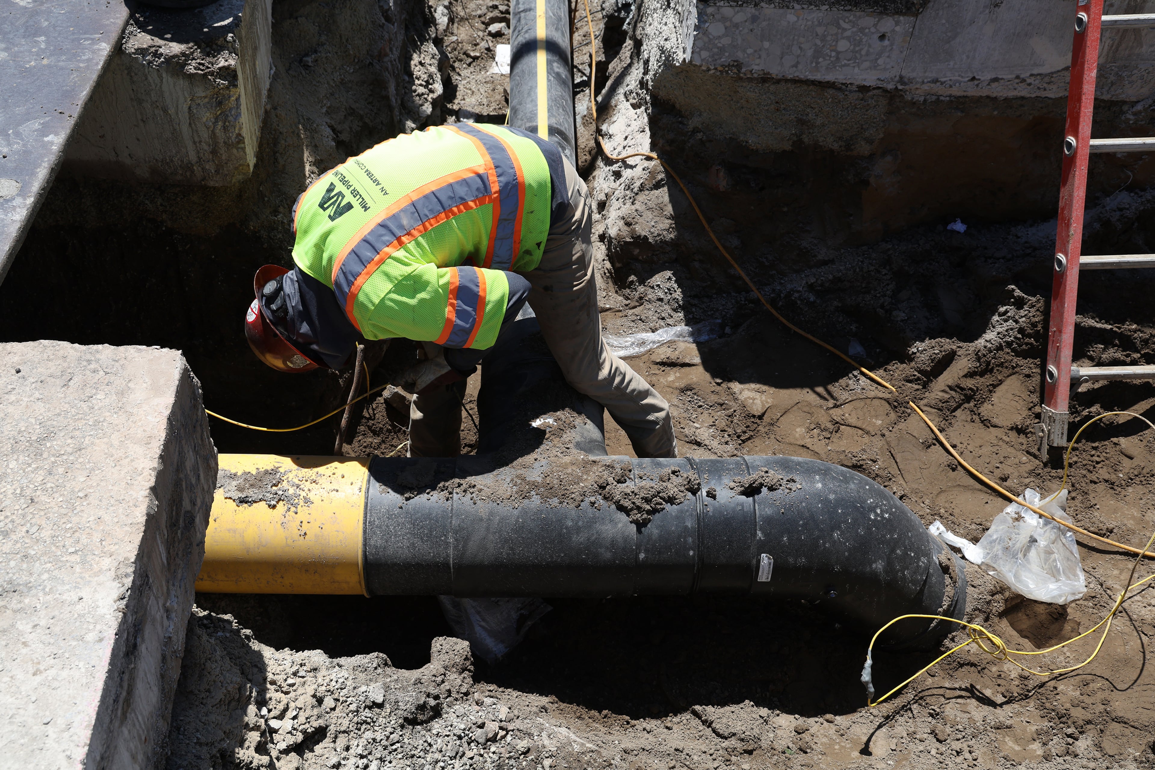 A pipeline worker works on a gas pipeline replacement project in Chicago. The federal government in 2024 granted more than $13 million to small utilities across Georgia to upgrade their gas pipes for safety and to reduce emissions. (TNS)