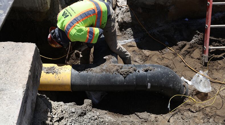 A pipeline worker works on a gas pipeline replacement project in Chicago. The federal government is granting more than $13 million to small utilities across Georgia to upgrade their gas pipes for safety and to reduce emissions. (TNS)