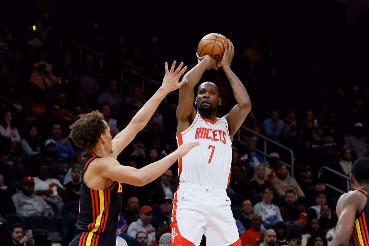 Houston Rockets forward Kevin Durant goes up for a basket against Atlanta Hawks guard Dyson Daniels during the first half of an NBA basketball game, Thursday, Jan. 29, 2026, in Atlanta. (Miguel Martinez/AJC)