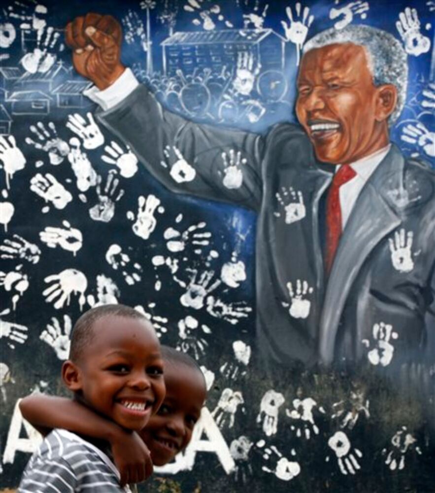 Artistic photos of Nelson Mandela around the world