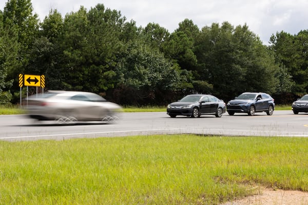 On Roosevelt Highway in College Park, drivers wait to cross two lanes and turn onto South Fulton Parkway. This is the same left turn Sherita Carter was trying to make when she was killed in a collision. (Arvin Temkar/AJC)