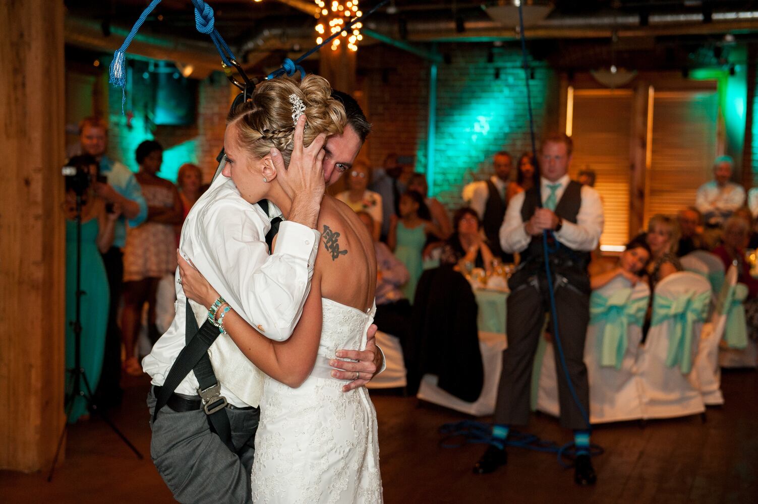 Paraplegic veteran surprises bride by standing for first dance