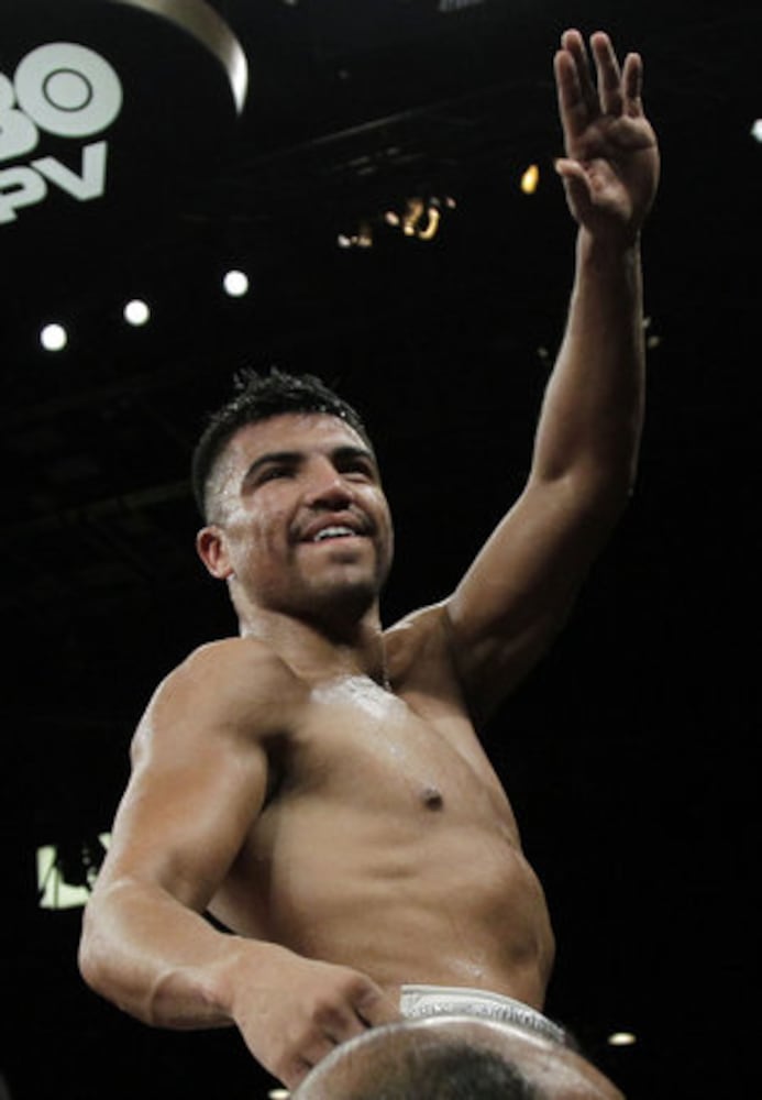 Mayweather knocks out Ortiz for WBC welterweight title