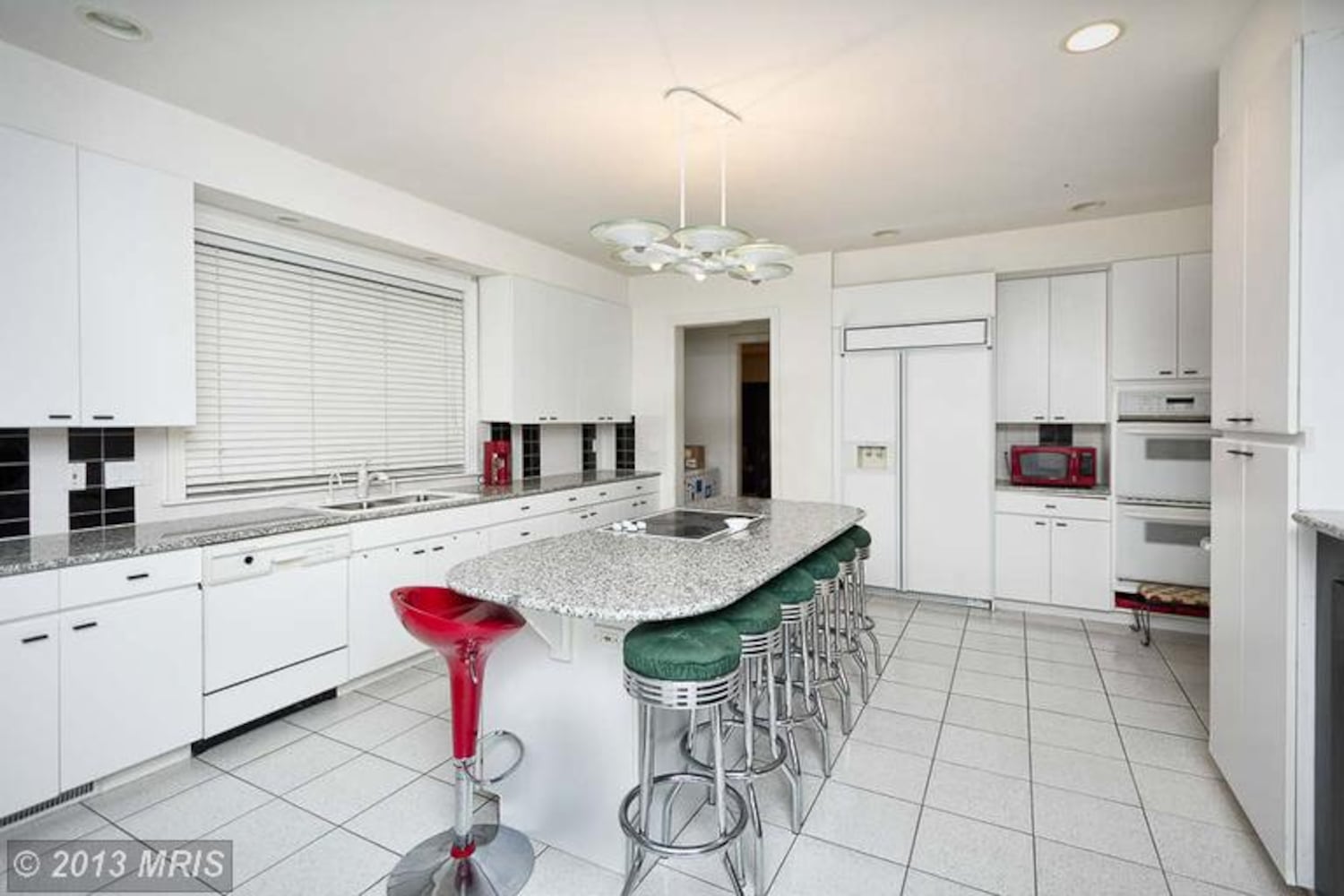 Retired NFL linebacker's home has sauna, large pool