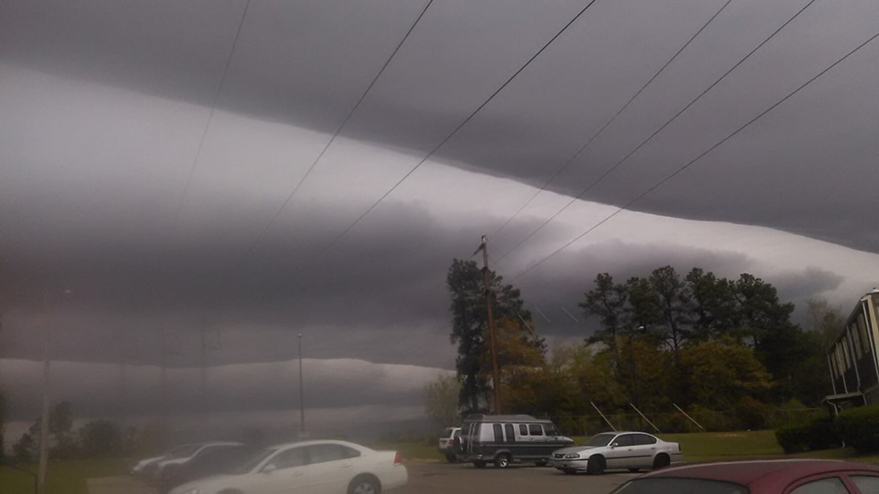 Roll, wave clouds seen in Georgia