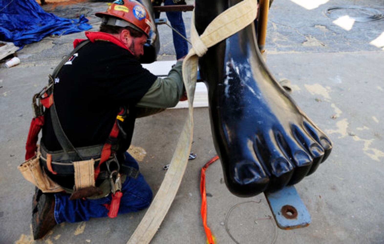Anubis statue in place for King Tut exhibit