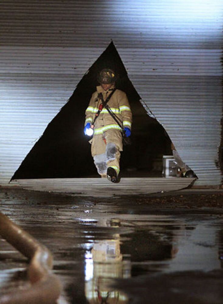 Firefighters halt Atlanta warehouse fire