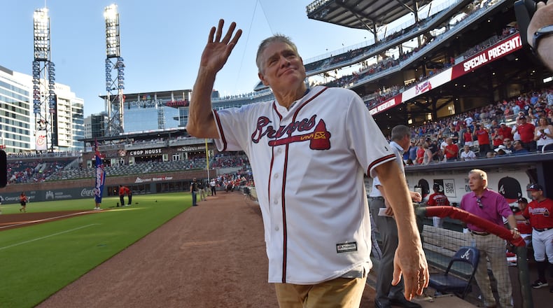 Braves legend Dale Murphy is always popular at events like this - the team's 2019 Alumni Weekend. (Hyosub Shin / Hyosub.Shin@ajc.com)