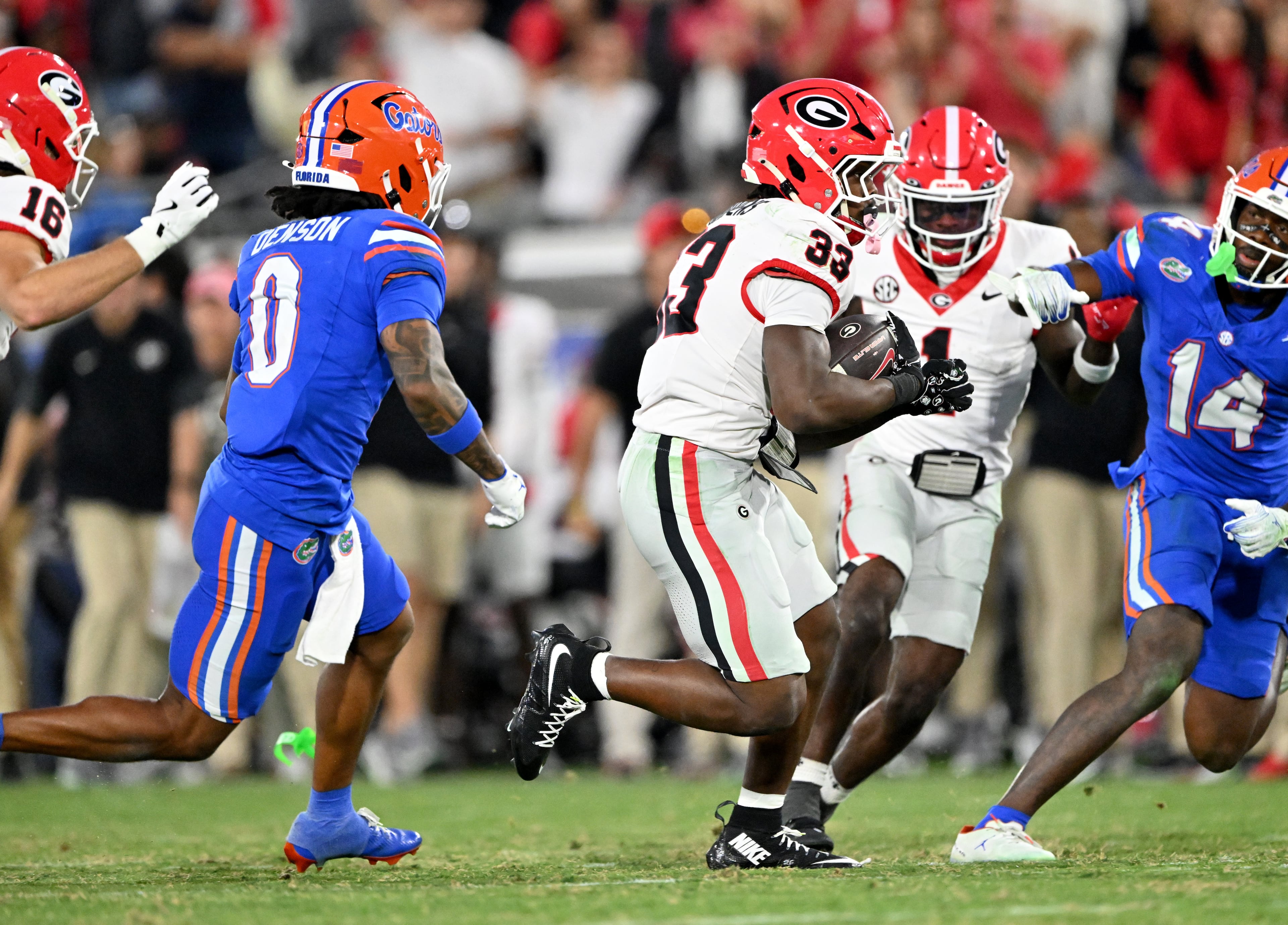 Georgia running back Chauncey Bowens (33) runs for a touchdown during the second half in an NCAA football game, Saturday, November 1, 2025, Jacksonville, Fla. Georgia won 24-20 over Florida. (Hyosub Shin / AJC)