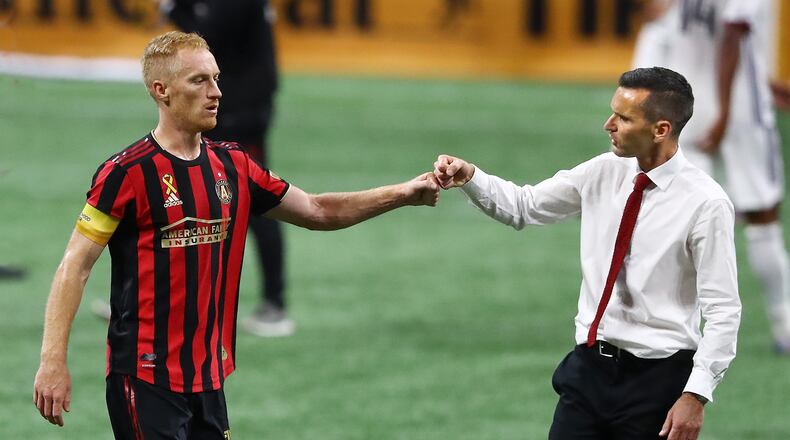 092320 Atlanta: Atlanta United interim coach Stephen Glass gives midfielder Jeff Larentowicz a fist bump celebrating a 1-0 victory over FC Dallas in a MLS soccer match on Wednesday, Sept. 23, 2020 in Atlanta. Larentowicz scored the only goal of the match on a penalty kick.  “Curtis Compton / Curtis.Compton@ajc.com”