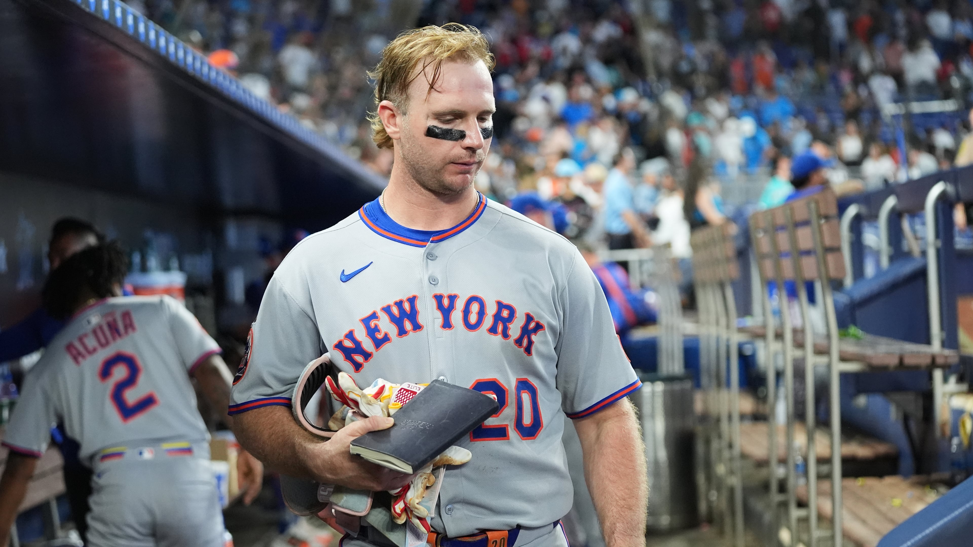 New York Mets' Pete Alonso gathers his belongings in the dugout after the Mets lost to the Miami Marlins in a baseball game, Sunday, Sept. 28, 2025, in Miami. (AP Photo/Lynne Sladky)