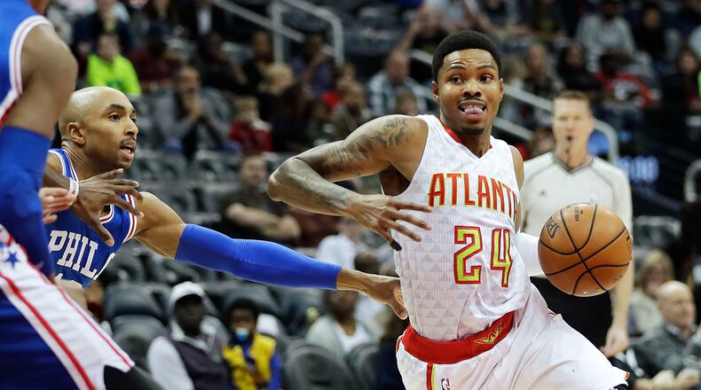 Atlanta Hawks’ Kent Bazemore, right, dribbles past Philadelphia 76ers’ Gerald Henderson in the first quarter of an NBA basketball game in Atlanta, Saturday, Nov. 12, 2016. (AP Photo/David Goldman)