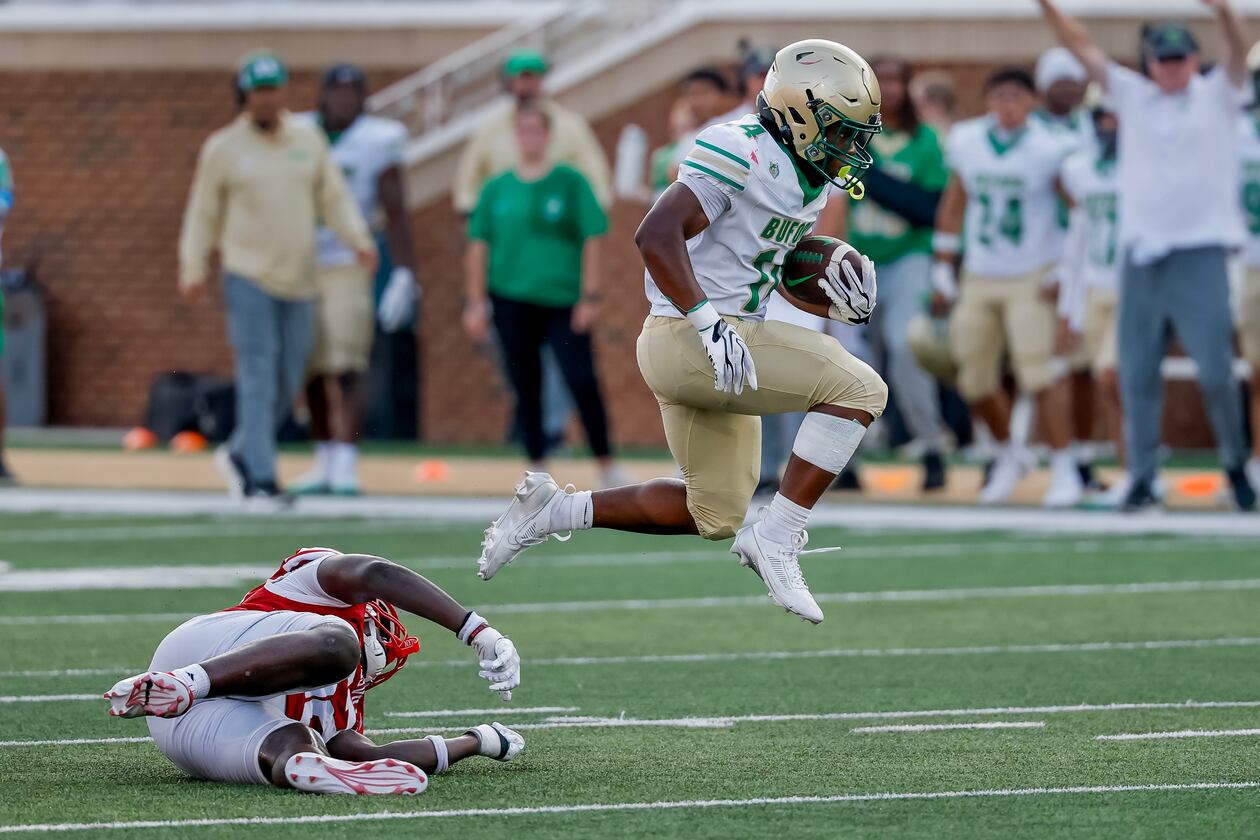 BufordÕs Tripp Chatmon (14) breaks away from Gainesville defender for a touchdown run during the second half of a high school football game between Buford and Gainesville, Saturday, Aug. 22, 2026, in Buford, GA. (Erik S. Lesser for the AJC)