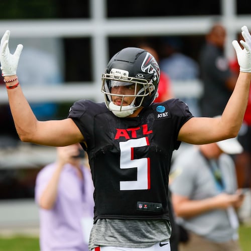 Atlanta Falcons wide receiver Drake London (5) reacts with the fans after a play during the Atlanta Falcons’ joint practice with the Tennessee Titans at the Falcons Practice Facility in Flowery Branch on Tuesday, August 12, 2025.
(Miguel Martinez/AJC)