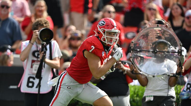 Georgia tight end Lawson Luckie exited the Mississippi State game after taking a hit to the head. (Hyosub Shin/AJC)