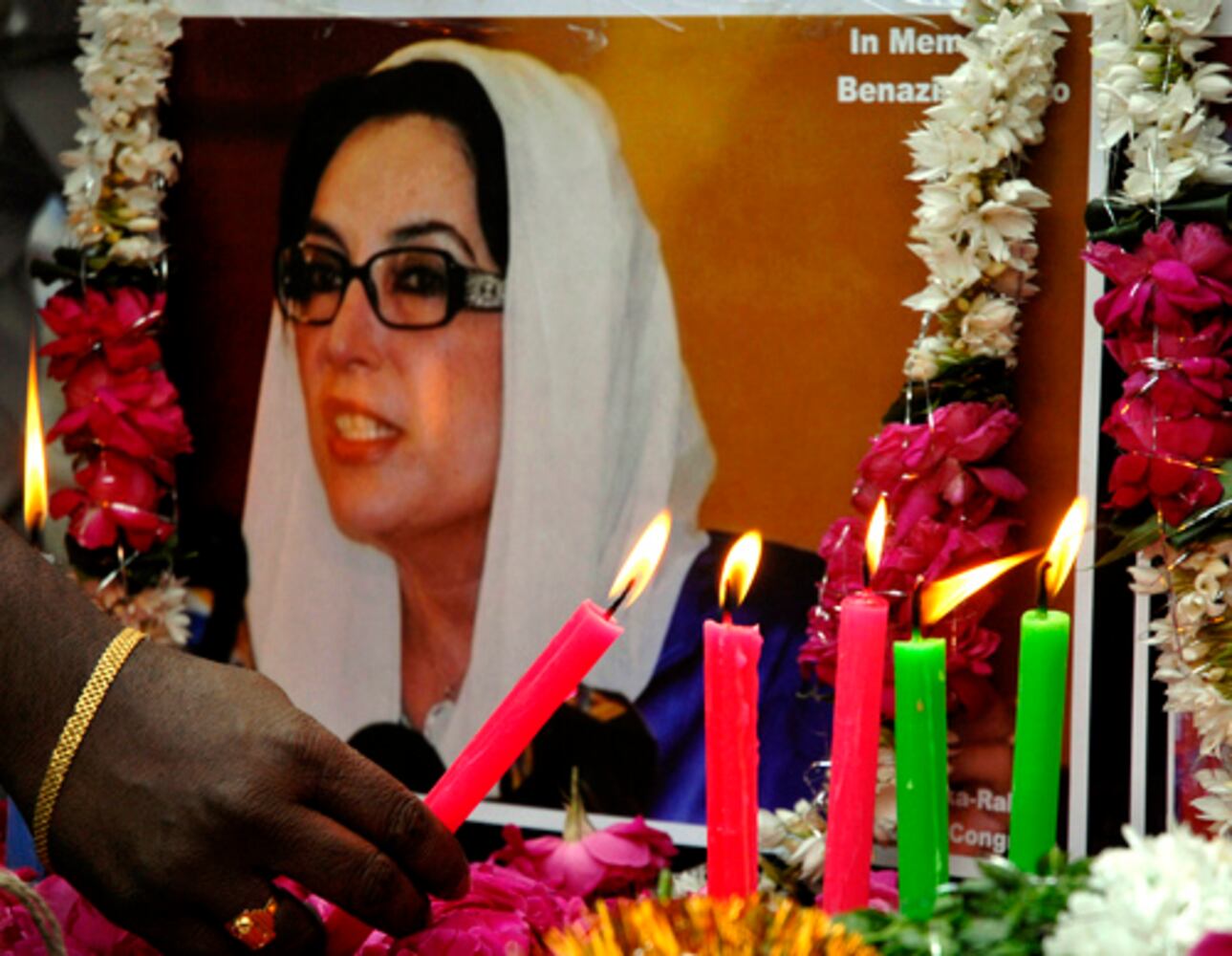 Pakistan mourns, buries Bhutto