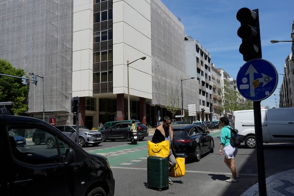 Traffic lights stopped working following a power outage in downtown Lisbon, Portugal, Monday, April 28, 2025. (AP Photo/Armando Franca)