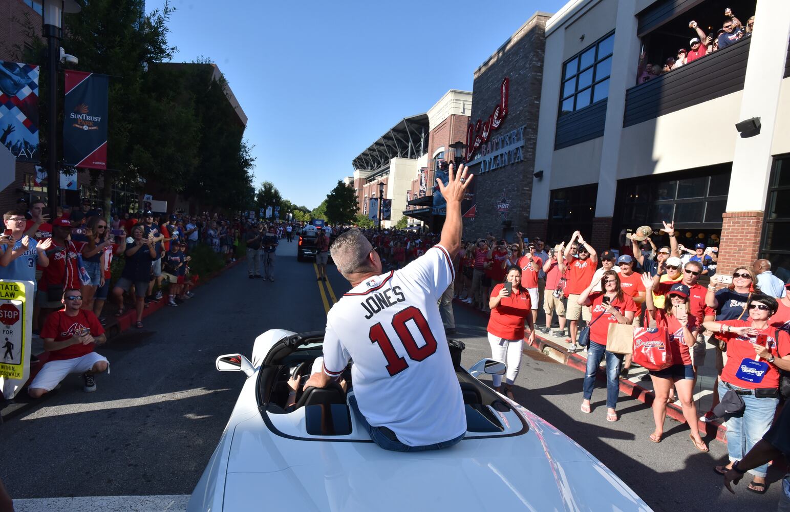 Photos: Braves bring out their legends