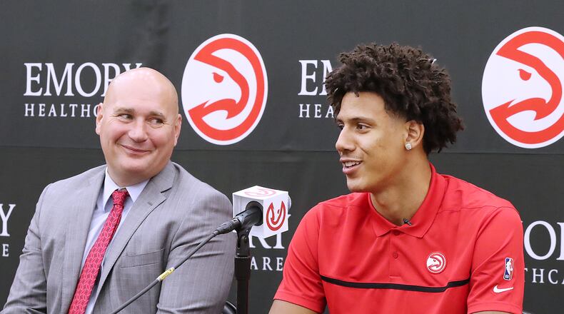 073021 ATLANTA: Atlanta Hawks President of Basketball Operations and General Manager Travis Schlenk introduces his NBA draftee Jalen Johnson on Friday, July 30, 2021, in Atlanta. “Curtis Compton / Curtis.Compton@ajc.com”