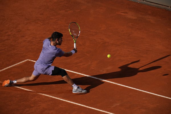 Carlos Alcaraz of Spain, returns to Jannik Sinner of Italy during their final tennis match in the Italian Open at the Foro Italico in Rome, Sunday, May 18, 2025. (AP Photo/Andrew Medichini)