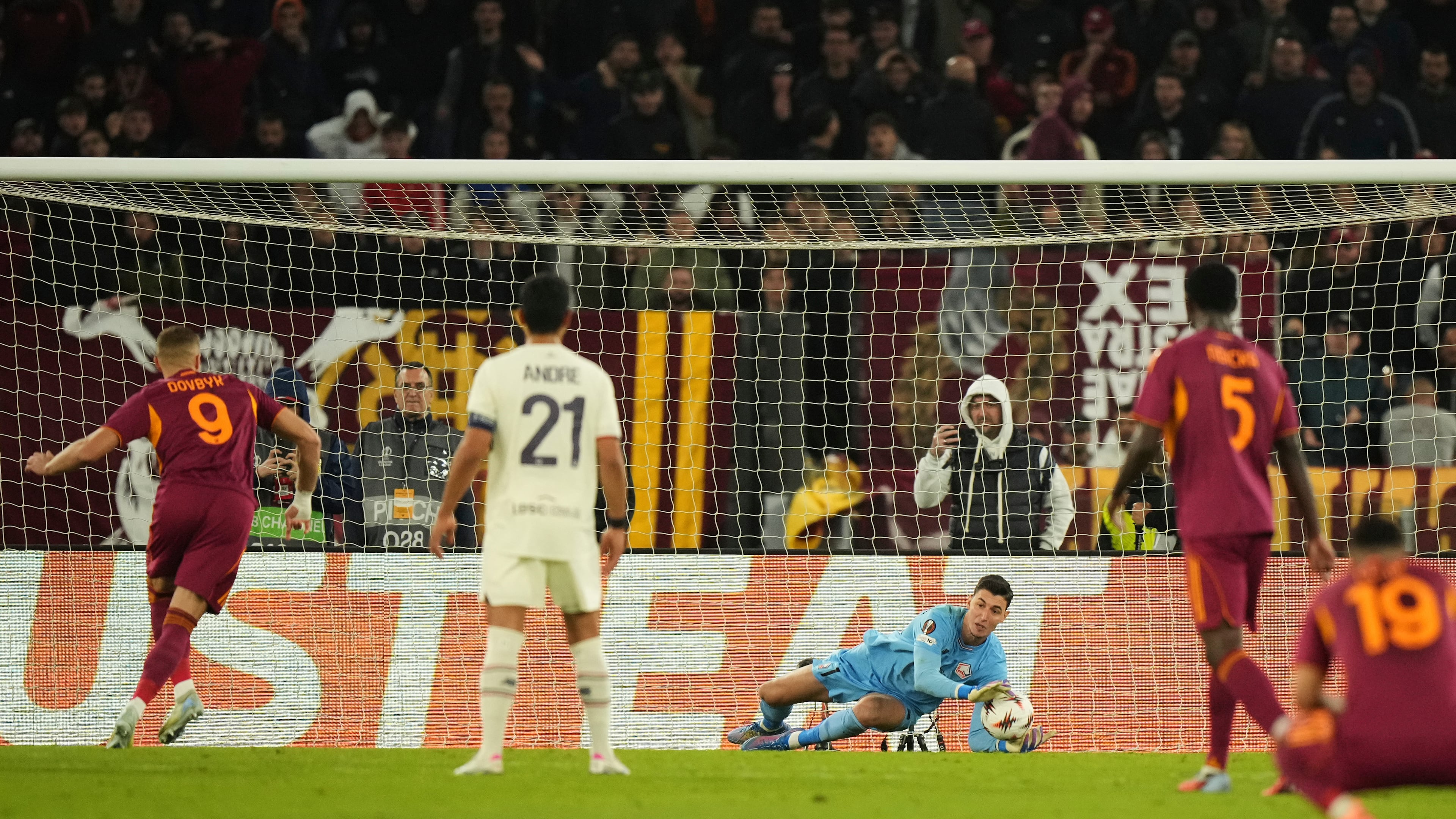 Lille goalkeeper Mile Svilar saves a penalty kicked by Roma's Artem Dovbyk during the Europa League Europa League soccer match between AS Roma and Lille at the Olympic stadium in Rome, Thursday, Oct. 2, 2025. (AP Photo/Andrew Medichini)