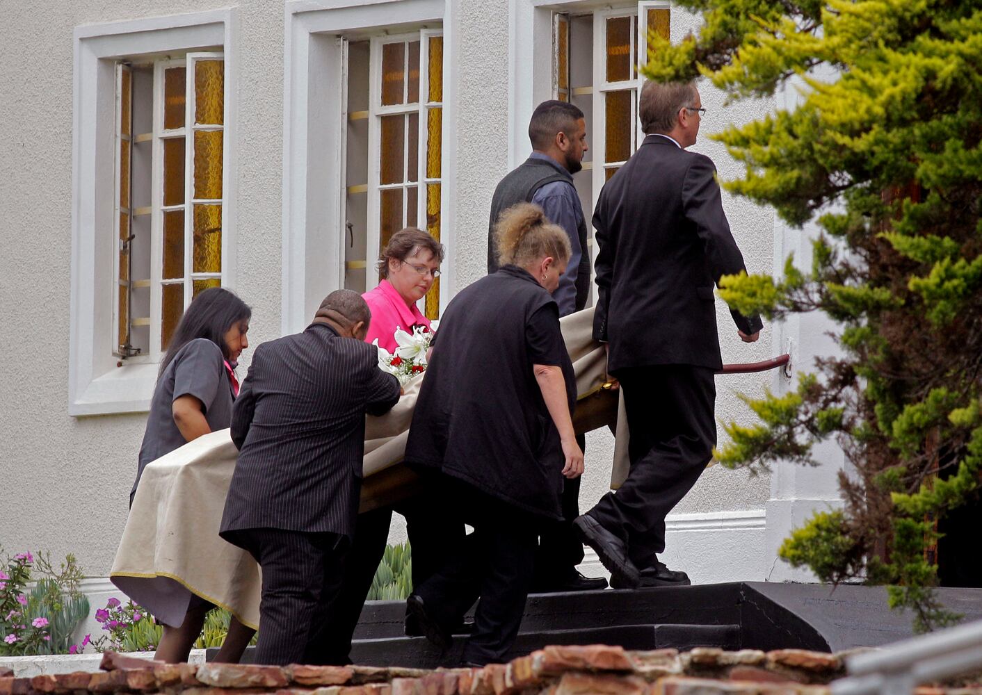 Oscar Pistorius takes the stand in her shooting death