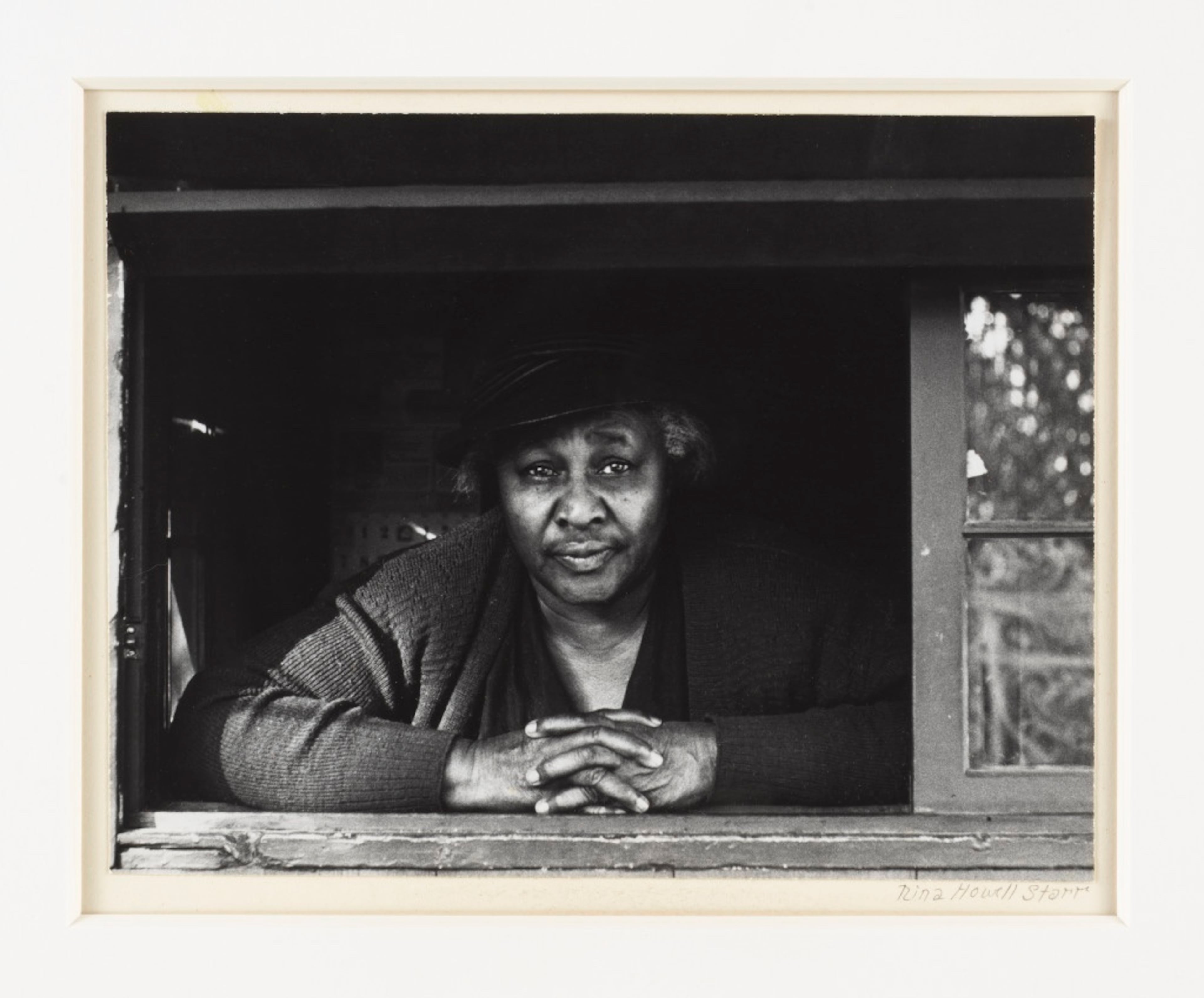 Minnie Evans at the Airlie Gardens gatehouse. (1962) by Nina Howell Starr. (Courtesy of the High Museum/MARCH gallery)