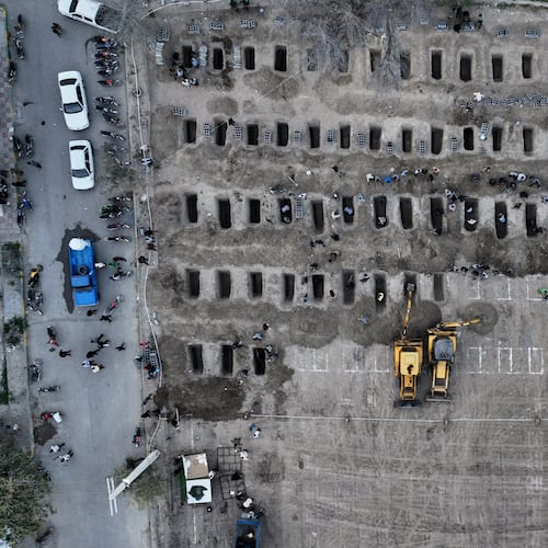 FILE.- This picture, released by the Iranian government's foreign media department and distributed by the AP without changes, shows graves being prepared for the victims, mostly children, of a strike Feb. 28 on a primary school in Minab, Iran, Monday, March 2, 2026. (Iranian Foreign Media Department via AP,File)