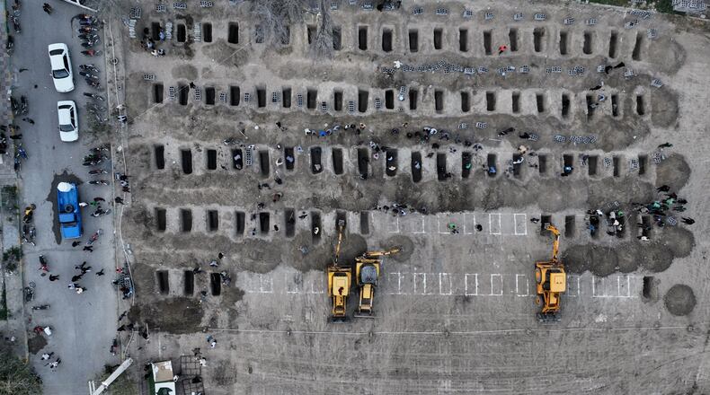 FILE.- This picture, released by the Iranian government's foreign media department and distributed by the AP without changes, shows graves being prepared for the victims, mostly children, of a strike Feb. 28 on a primary school in Minab, Iran, Monday, March 2, 2026. (Iranian Foreign Media Department via AP,File)