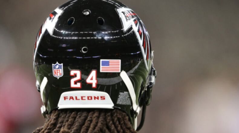 Atlanta Falcons running back Devonta Freeman (24) warms up before before an NFL football game against the New Orleans Saints, Thursday, Oct. 15, 2015, in New Orleans. (AP Photo/John Bazemore)