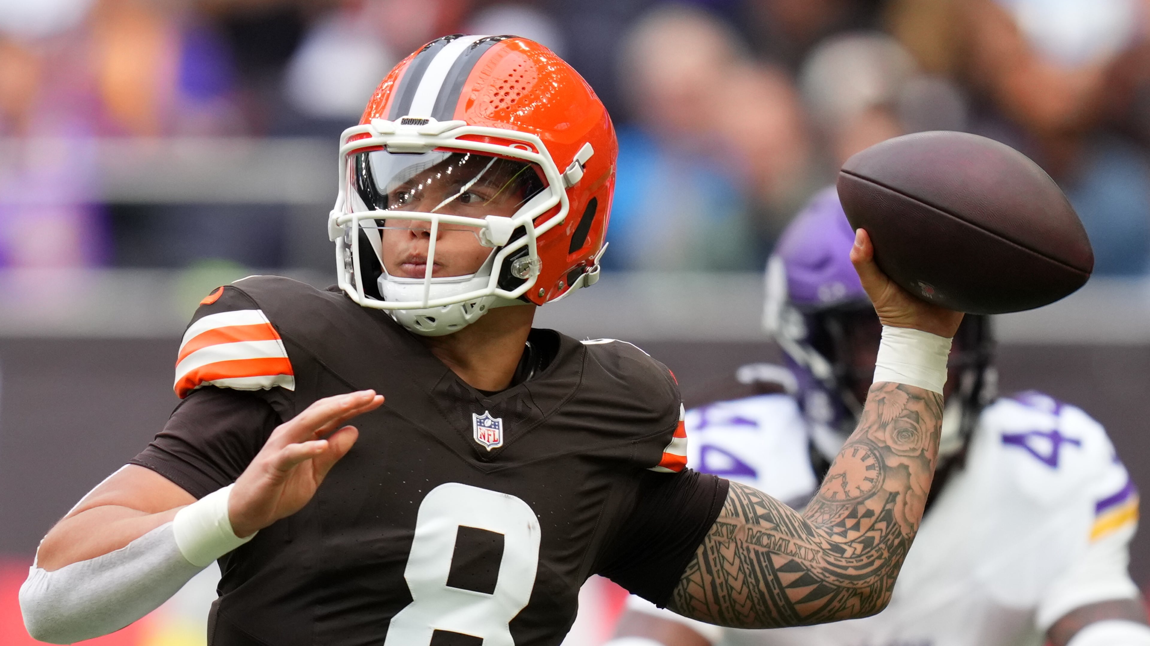 Cleveland Browns quarterback Dillon Gabriel (8) passes the ball during the first half of the NFL game between Minnesota Vikings and Cleveland Browns at the Tottenham Hotspur stadium in London, Sunday, Oct. 5, 2025. (AP Photo/Kirsty Wigglesworth)