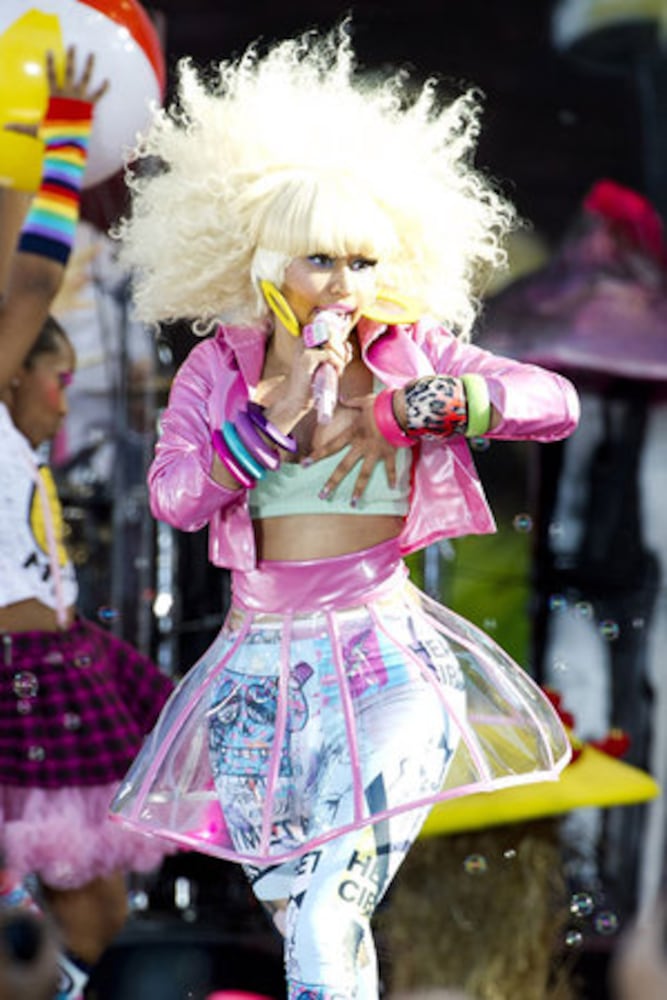 Nicki Minaj has wardrobe malfunction on 'GMA'