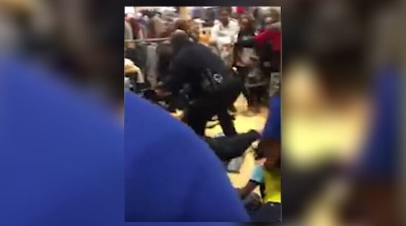 Hoover police break up a fight between two girls at an Alabama mall Thursday night.