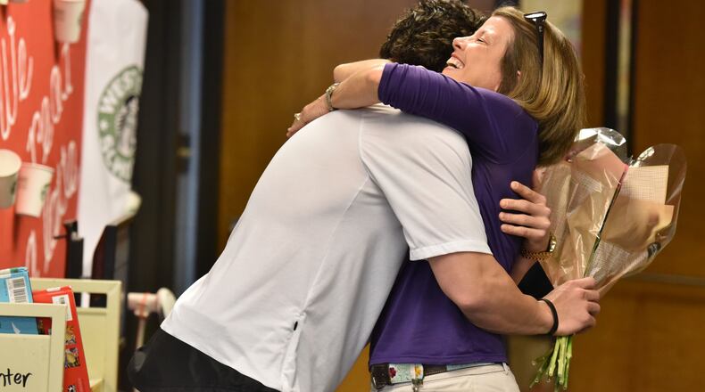 Braves' Dansby Swanson surprises his mother Nancy with a bouquet of flowers at West Side Elementary School in Marietta on Tuesday, May 2, 2017. HYOSUB SHIN / HSHIN@AJC.COM