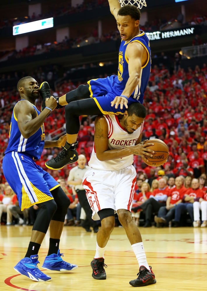 Stephen Curry suffers contusion in nasty fall