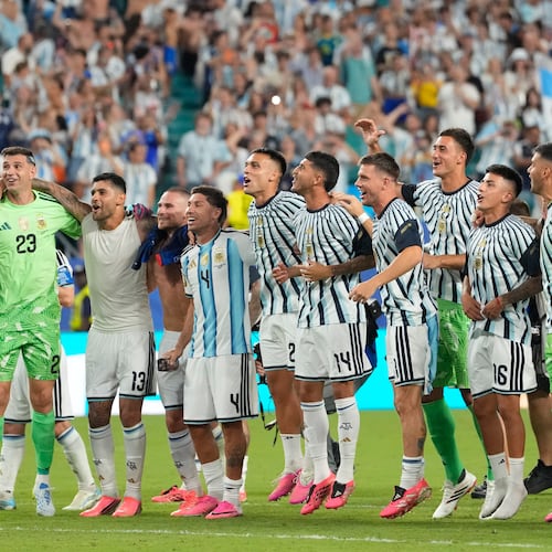 Players of Argentina celebrate after the World Cup round of 32 soccer match against Cape Verde in Miami Gardens, Fla., Friday, July 3, 2026. (AP Photo/Rebecca Blackwell)