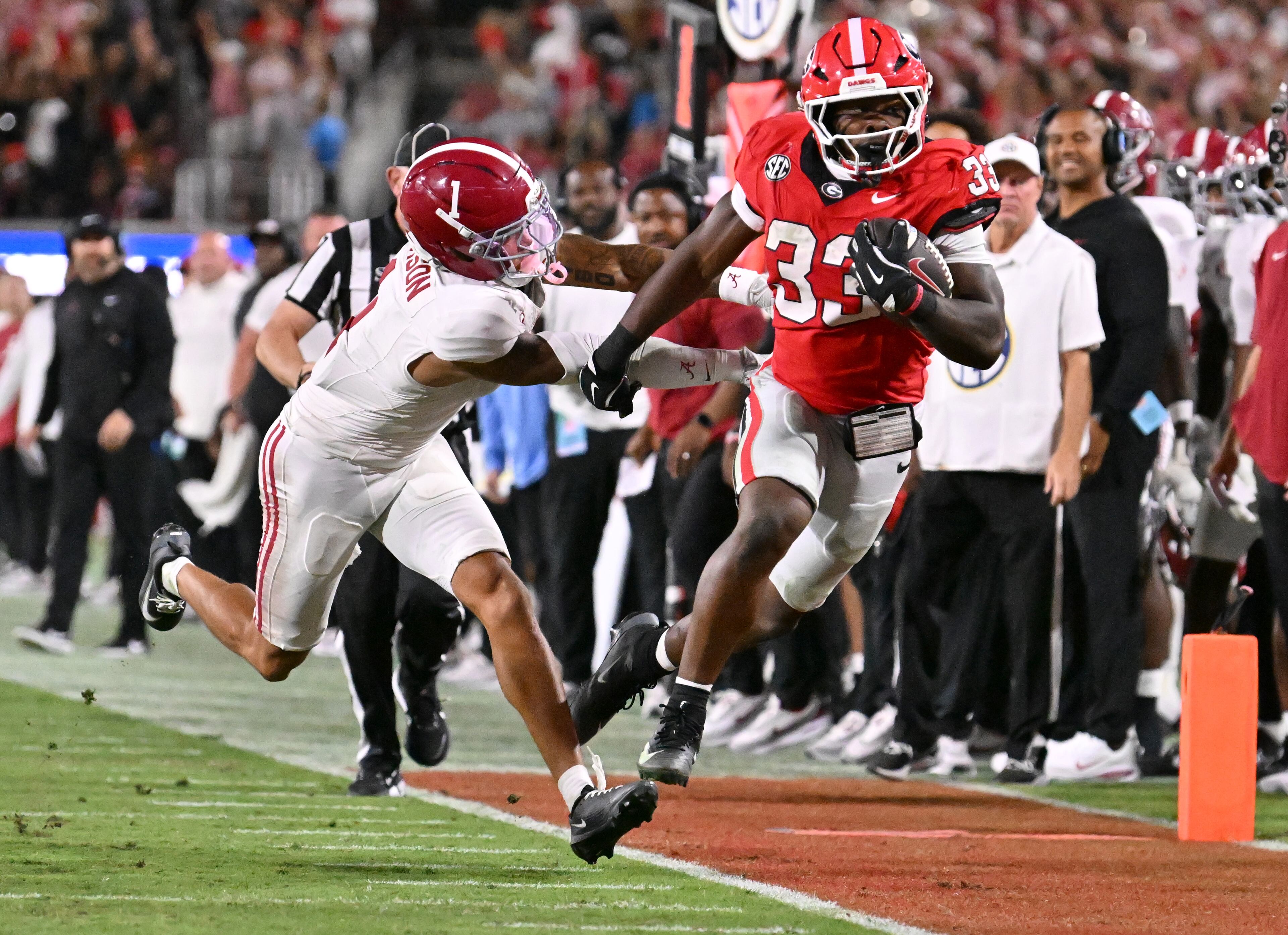 Georgia running back Chauncey Bowens (33) runs down the sidelines until he is pushed by Alabama defensive back Domani Jackson (1) during the second half in an NCAA football game at Sanford Stadium, Saturday, September 27, 2025, in Athens. Alabama won 24-21 over Georgia. (Hyosub Shin / AJC)
