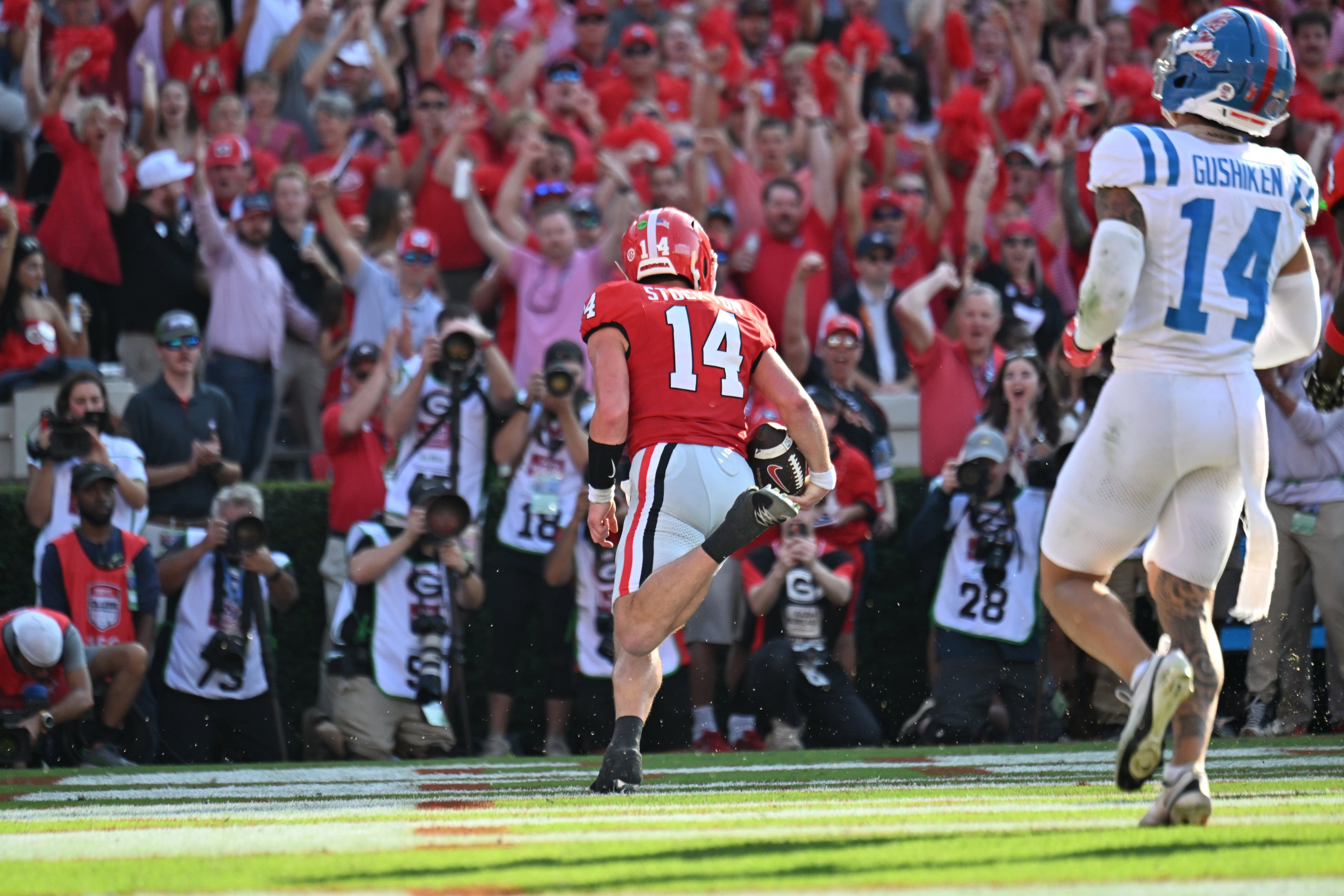 Georgia quarterback Gunner Stockton (14) runs for a touchdown catch during the first half in an NCAA football game at Sanford Stadium, Saturday, October 18, 2025, in Athens. (Hyosub Shin / AJC)