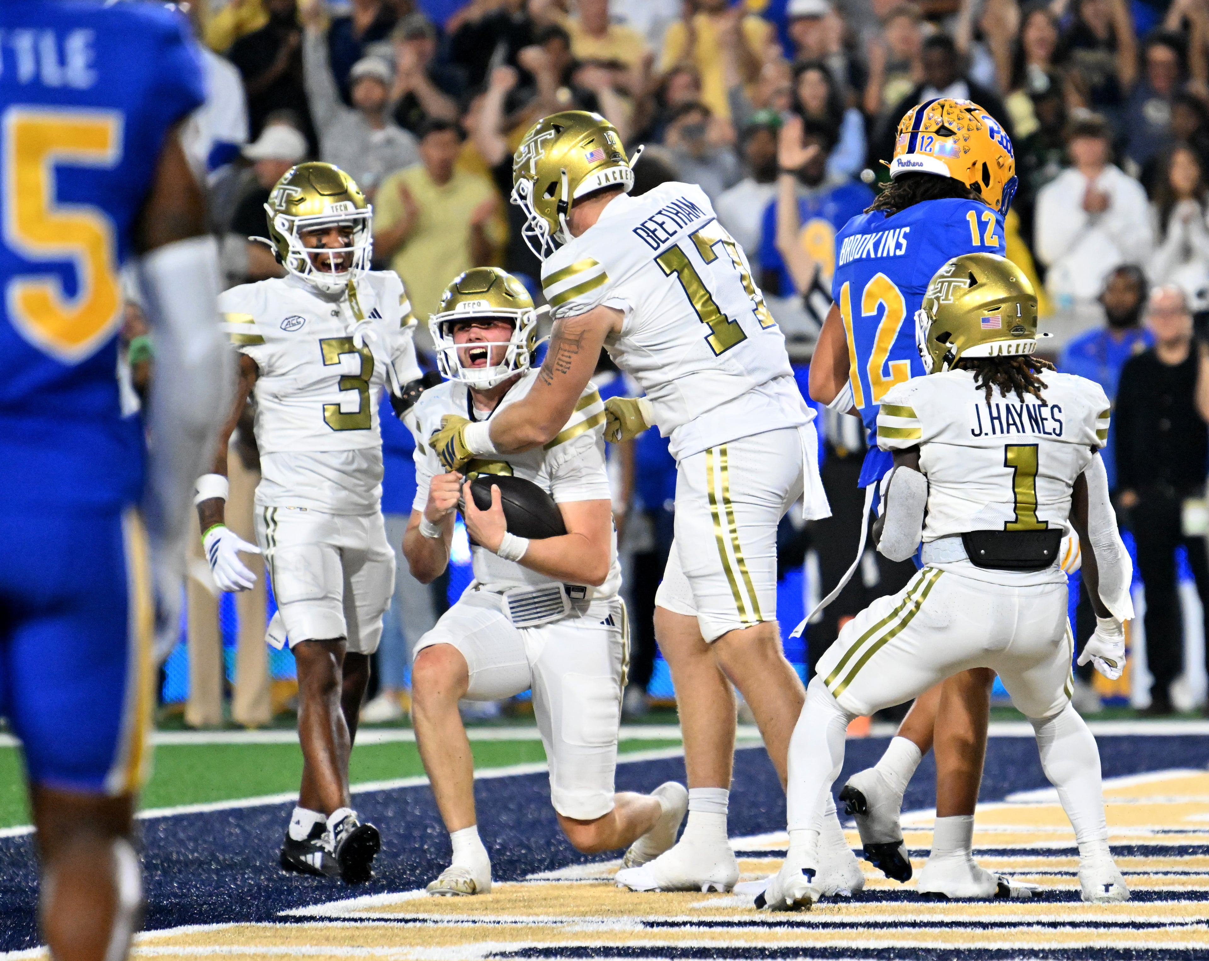 Georgia Tech quarterback Haynes King (10) reacts after scoring a touchdown during the first half in an NCAA college football game at Bobby Dodd Stadium, Saturday, November 22, 2025 in Atlanta. (Hyosub Shin / AJC)